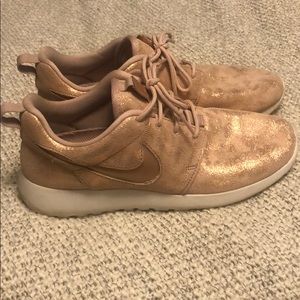 Blush sparkle roche runs